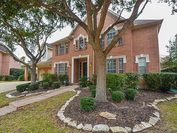 2nd image of 7 Lawton Cir