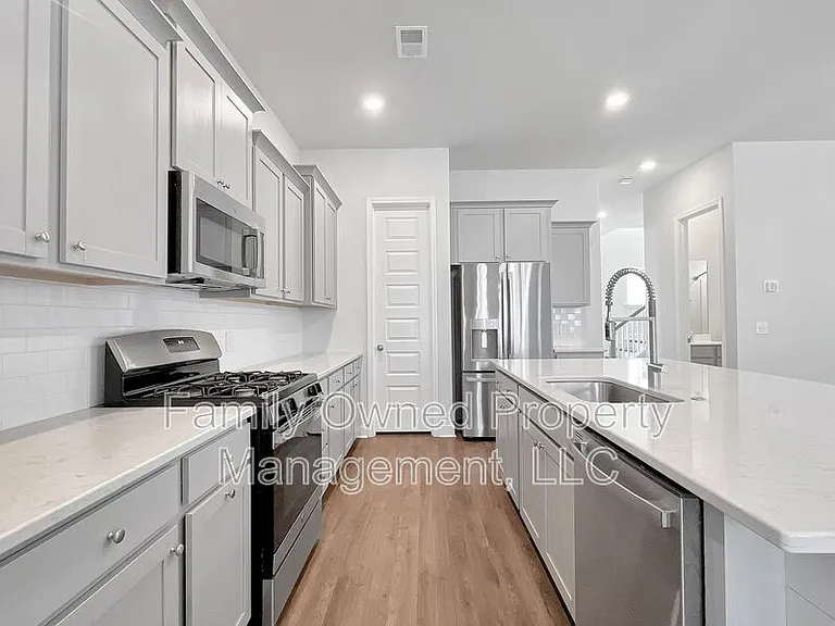 420 W Respite Ln — Photo 12