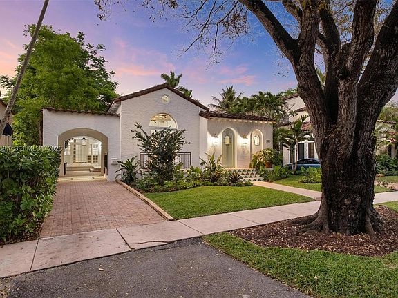 3rd image of 909 Roderigo Ave