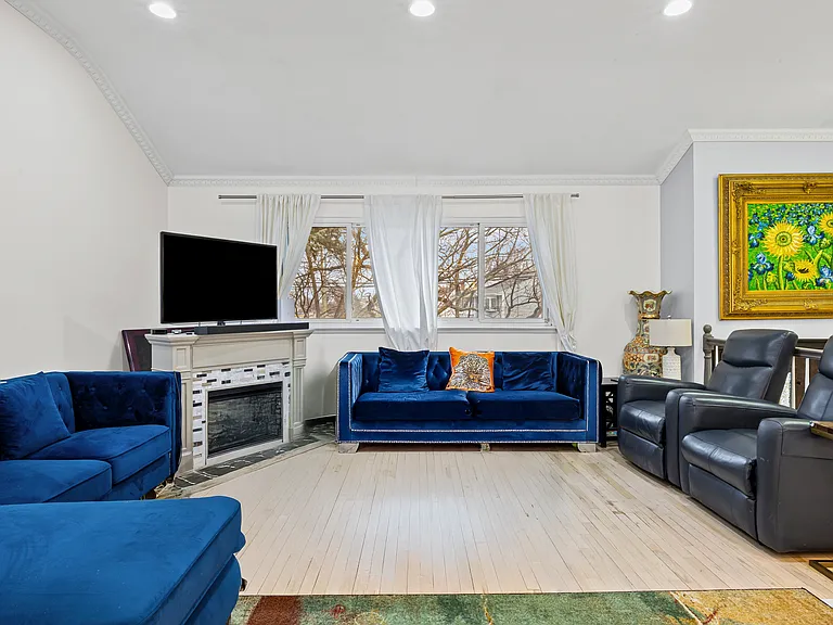 18 South Dr — Photo 9