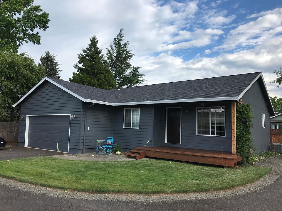2nd image of 2111 SE Imlay Ave
