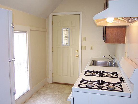 4th image of 221 N California St APT B