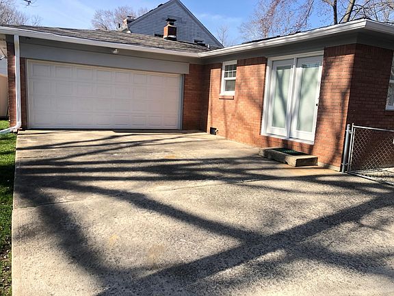 3rd image of 327 W Westfield Blvd