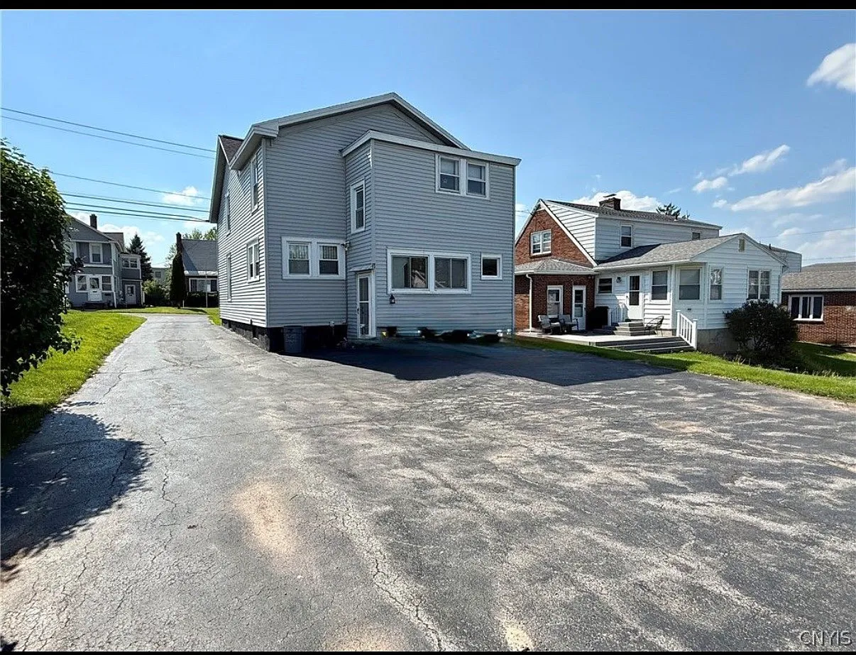 2 bed, 827 sqft, $1,350 — Photo 2
