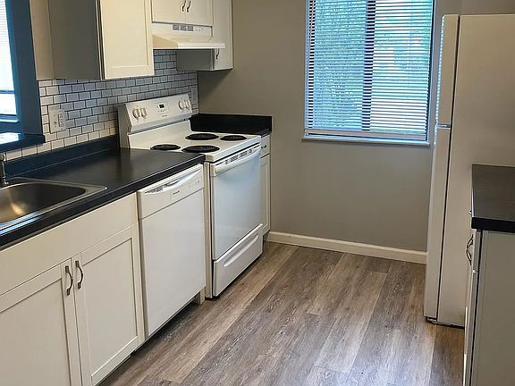 2nd image of 606 Pebble Place Dr APT B