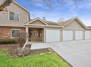 7030 Park Lane Ct APT 101, Woodridge, IL 60517