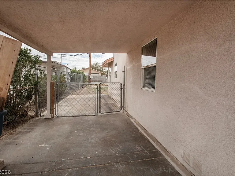 119 W Victory Rd — Photo 24