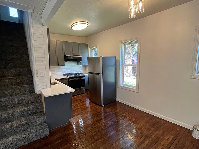 873 E 5th Ave — Photo 2