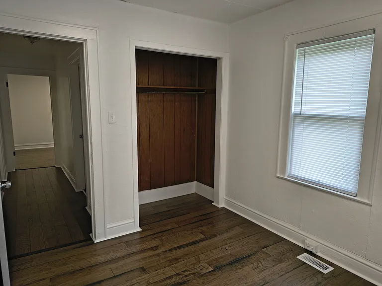 1637 Jackson Ave — Photo 14