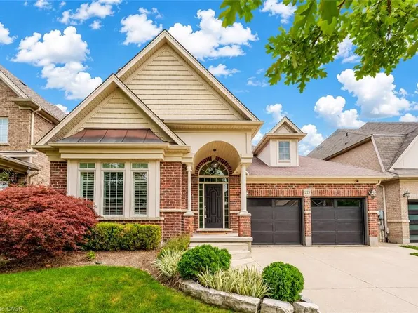 213 Edgewater Cres, Kitchener, ON N2A 4M2