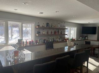 290 Sherwood Ct, West Saint Paul, MN 55118