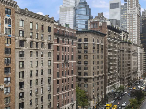 580 Park Avenue image 9 of 19