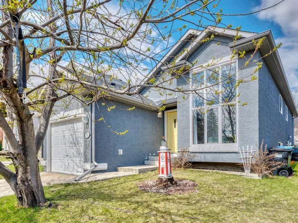 32 SE Somercrest Mnr SW, Calgary, AB T2Y 3C3