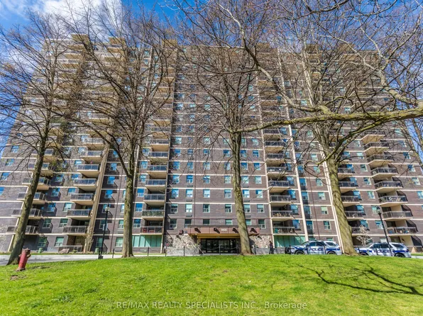 966 Inverhouse Dr #410, Mississauga, ON L5J 4B6