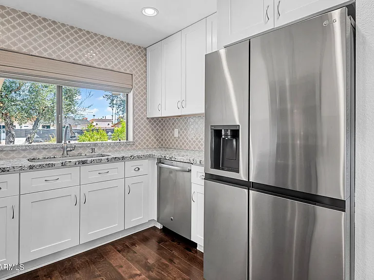 5219 E Winchcomb Dr — Photo 7