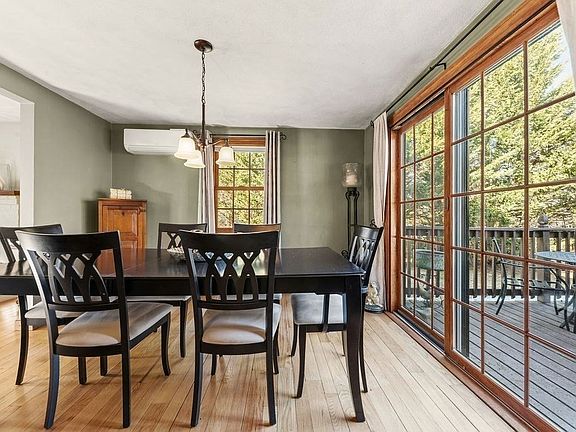 5th image of 39 Cranberry Ln