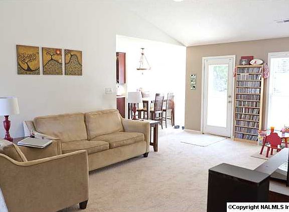 5th image of 103 Dillion Cir NE