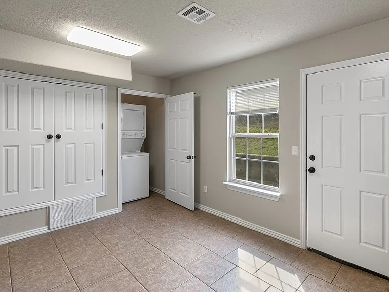 703 W Garland St #A — Photo 16