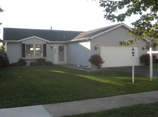 28 Evergreen Dr, Streamwood, IL 60107