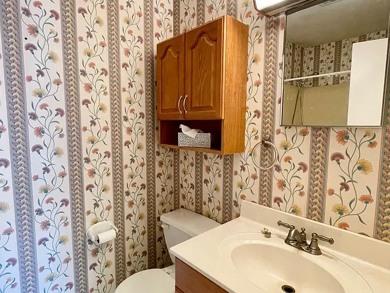 544 Wimbledon Ct — Photo 13