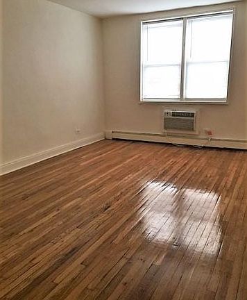 3rd image of 8625 Van Wyck Expy APT 323