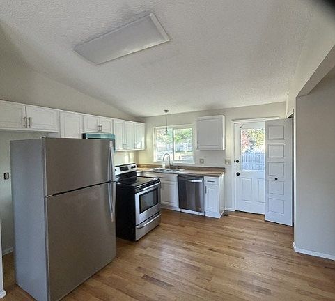 5th image of 801 Bitterbrush Ln
