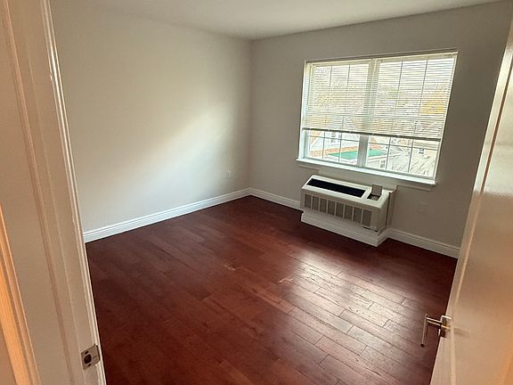 4th image of 18 Harmon St #4E