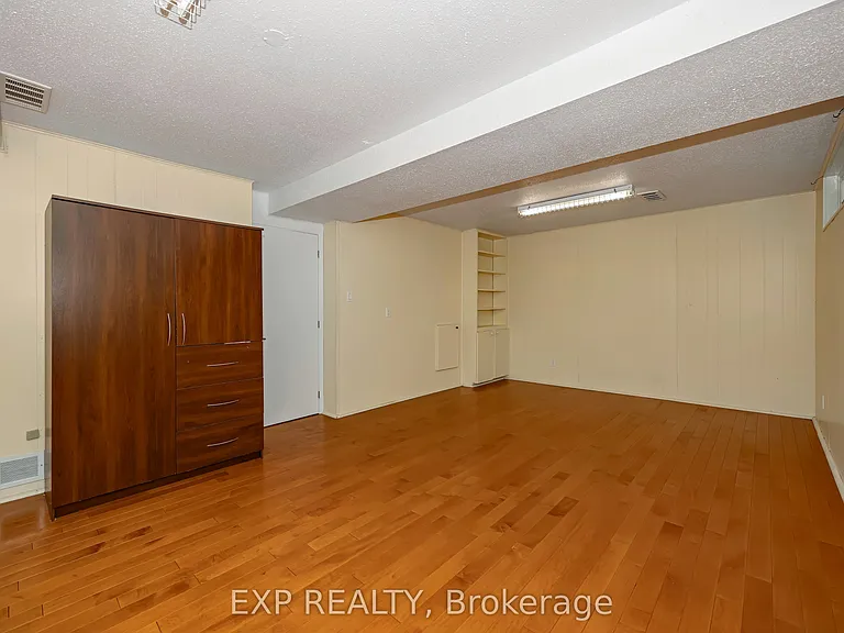 21 Southview Cres — Photo 31