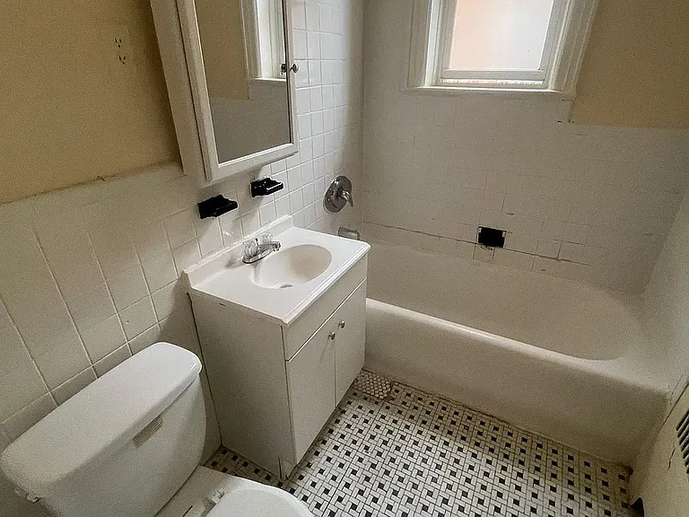 129 Schofield St #6C — Photo 4