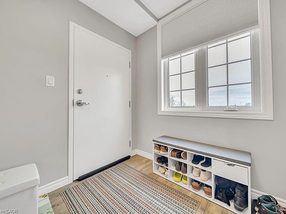 4th image of 20 Murray Ct #3