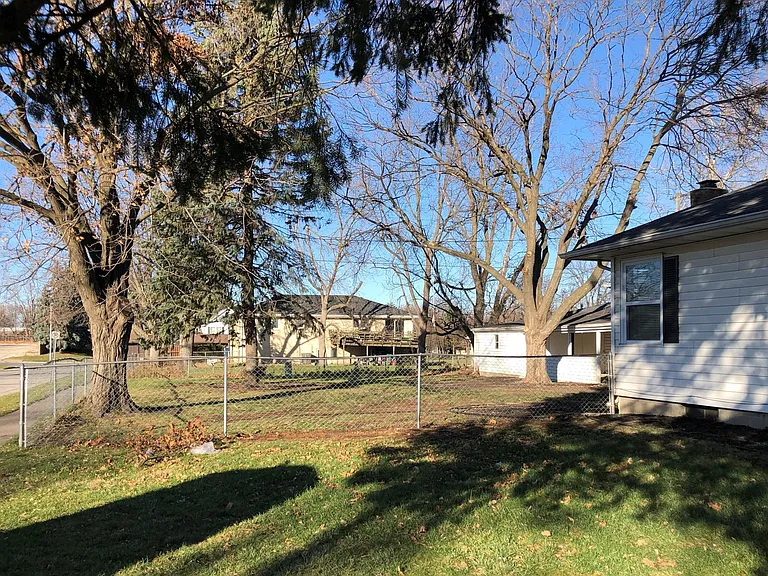 202 SE Park View Dr — Photo 2