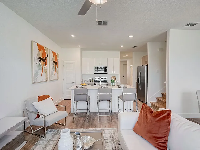 Stellar at Masters Avenue — Photo 15
