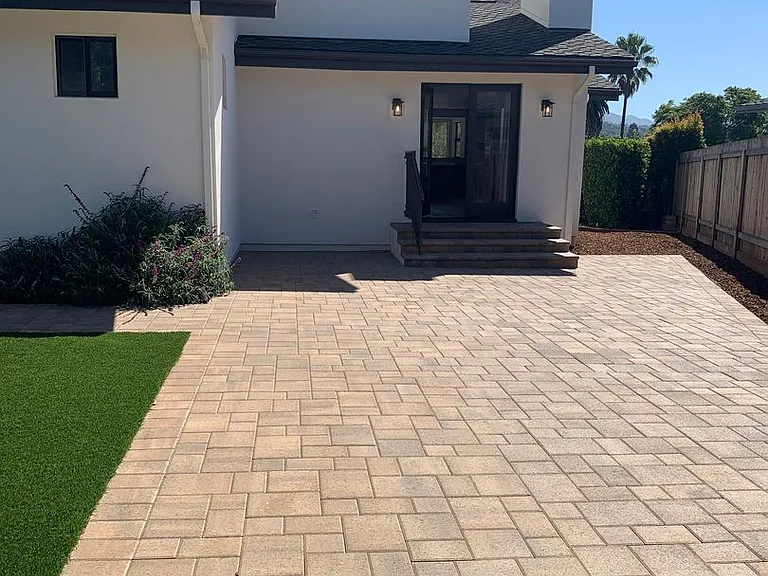 3747 Lincolnwood Dr — Photo 20