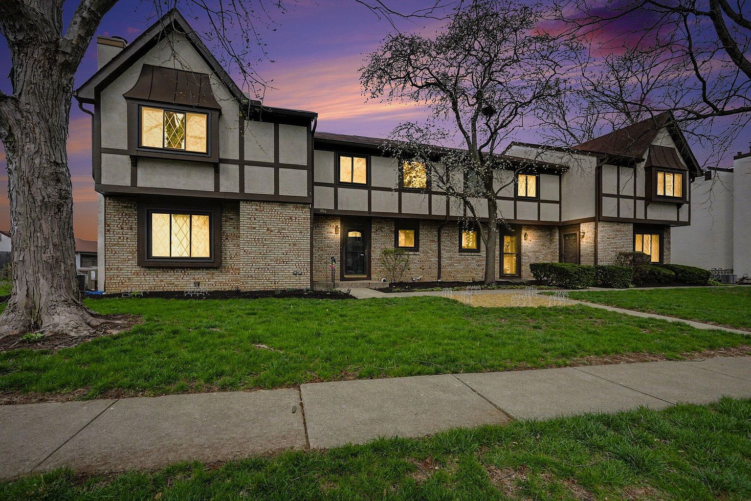Listing photo 2 for 1914 Laramie Dr #26