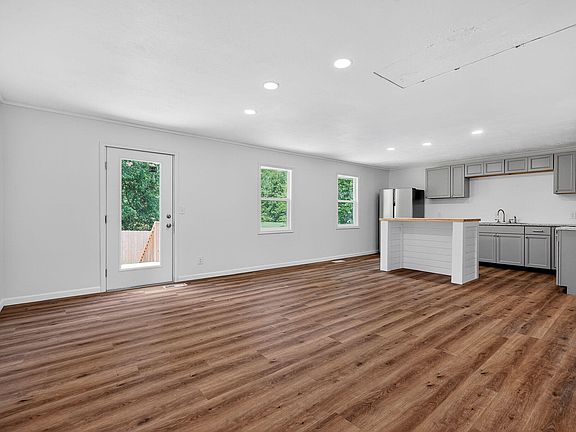 5th image of 76 Ed Houston Rd