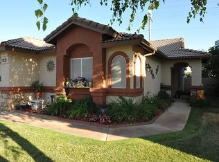 2802 Rainbow Ln, Banning, CA 92220