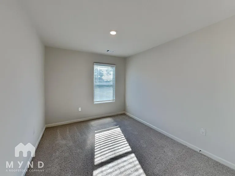 1005 N 2nd Ave NW #8 — Photo 11