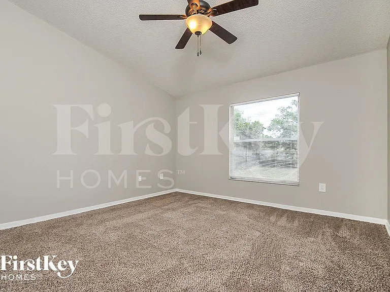 6511 Fox Crest Ln — Photo 9