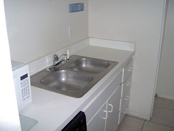 3rd image of 851 Sky Lake Cir APT A