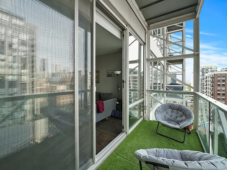 653 N Kingsbury St #1207 — Photo 8
