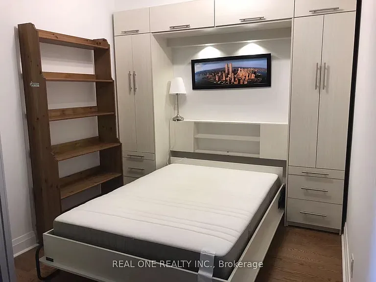 1080 Bay St #1005 — Photo 11