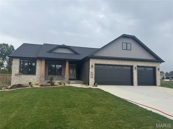 1815 Robins Mill Ct, Maryville, IL 62062