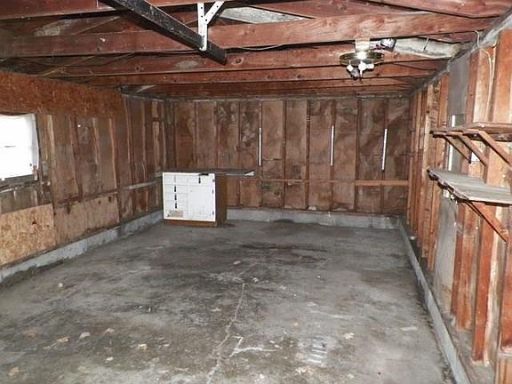 4th image of 1807 E Knox St