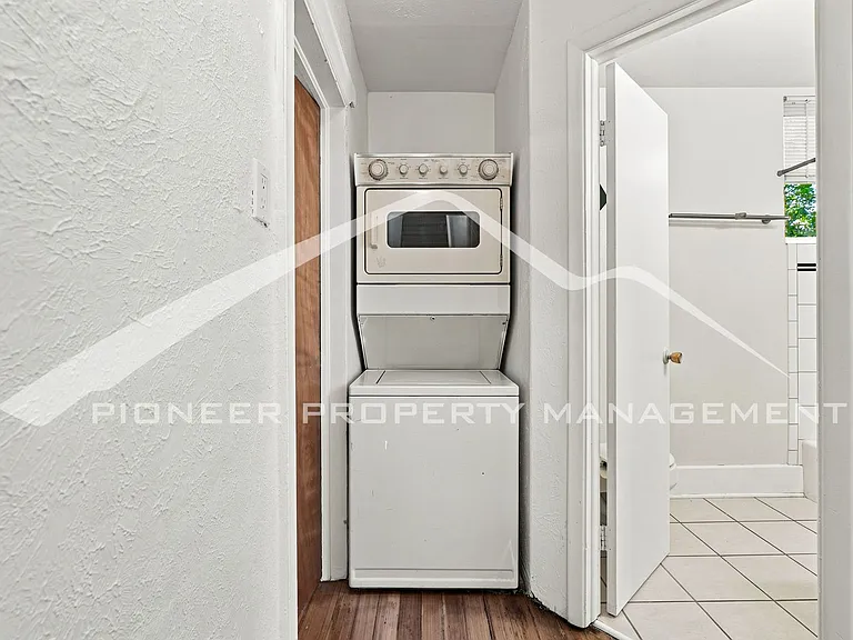 2503 Benton St — Photo 13