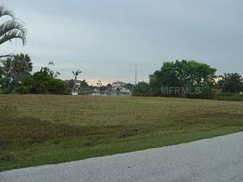 3rd image of 122 Creek Dr SE