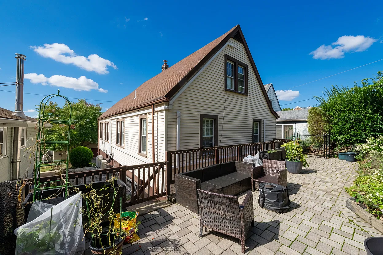 3 bed, $3,975 — Photo 2