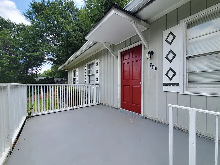 310 Lincoln St SW — Photo 1