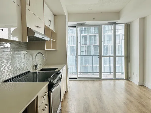 128 Fairview Mall Dr #1309, Toronto, ON M2J 0E8