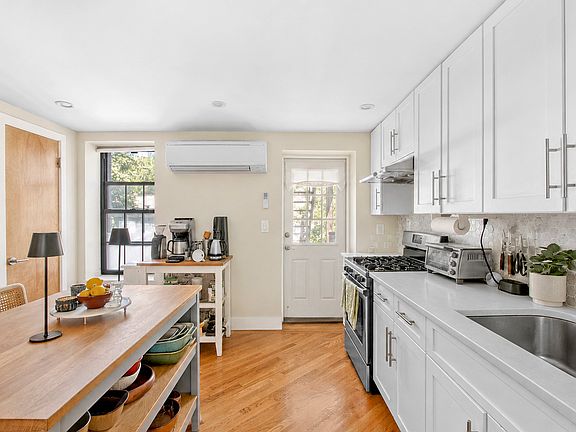 2nd image of 485 New York Ave #1