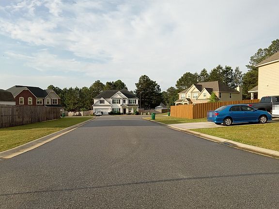 5th image of 430 Newport Ave